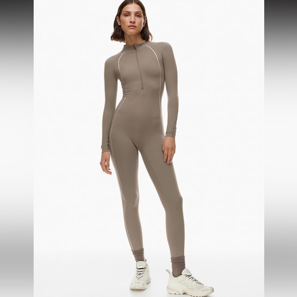 NWT Aritzia TnAction Hero Jumpsuit - Picture 4 of 10